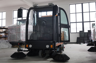 榮事達電動掃地機與燃油有什么區別 榮事達電動掃地機與燃油有什么區別.jpg